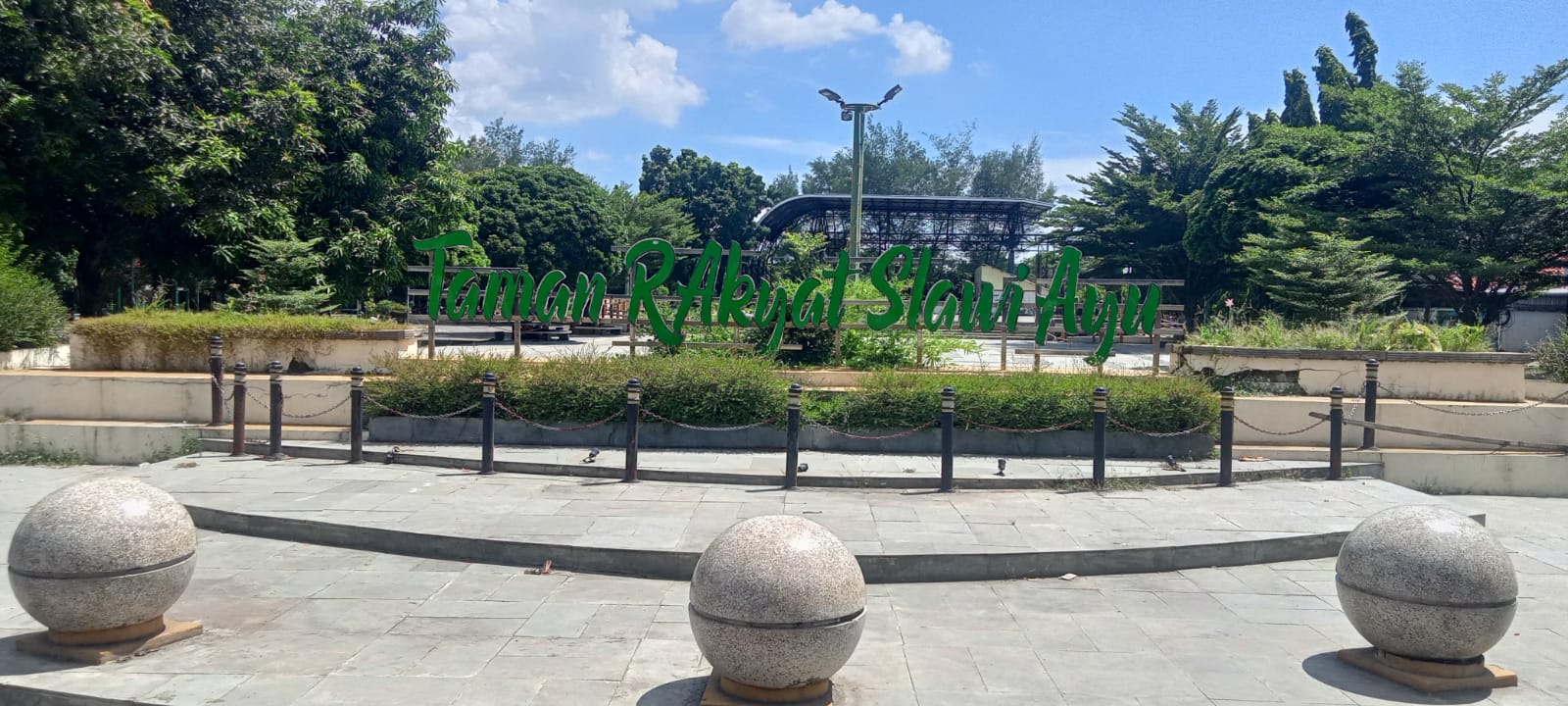 Taman Rakyat Slawi Ayu Selain Untuk Bersantai Bersama Keluarga, Olahraga dan Untuk Para Pecinta Kucing