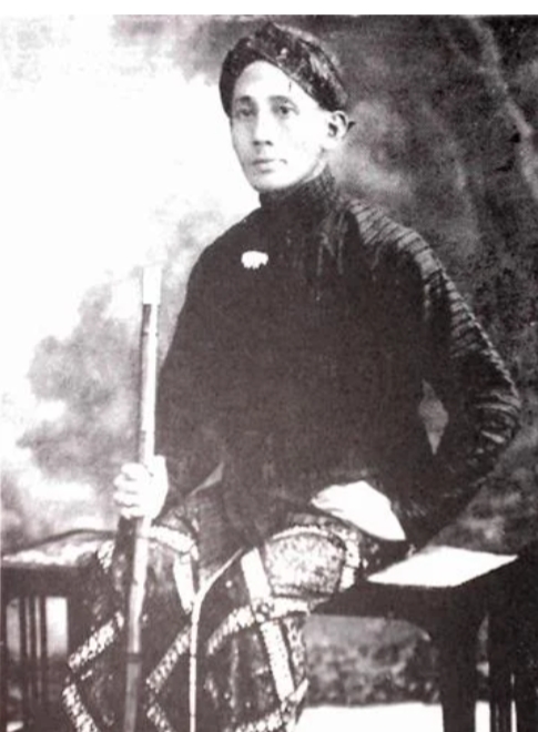 Jalan Sunyi : R.M. Panji Sosrokartono“Sugih tanpa bondo, digdaya tanpa aji-aji.”(Kaya tanpa harta, sakti tanpa kesaktian)