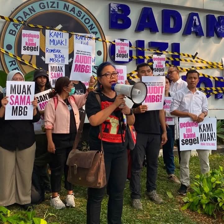 ‘Gedung Ini Kami Segel!’Ribuan Panci dan Sutil Berbunyi Keras, Warga Nyatakan Muak dengan MBG